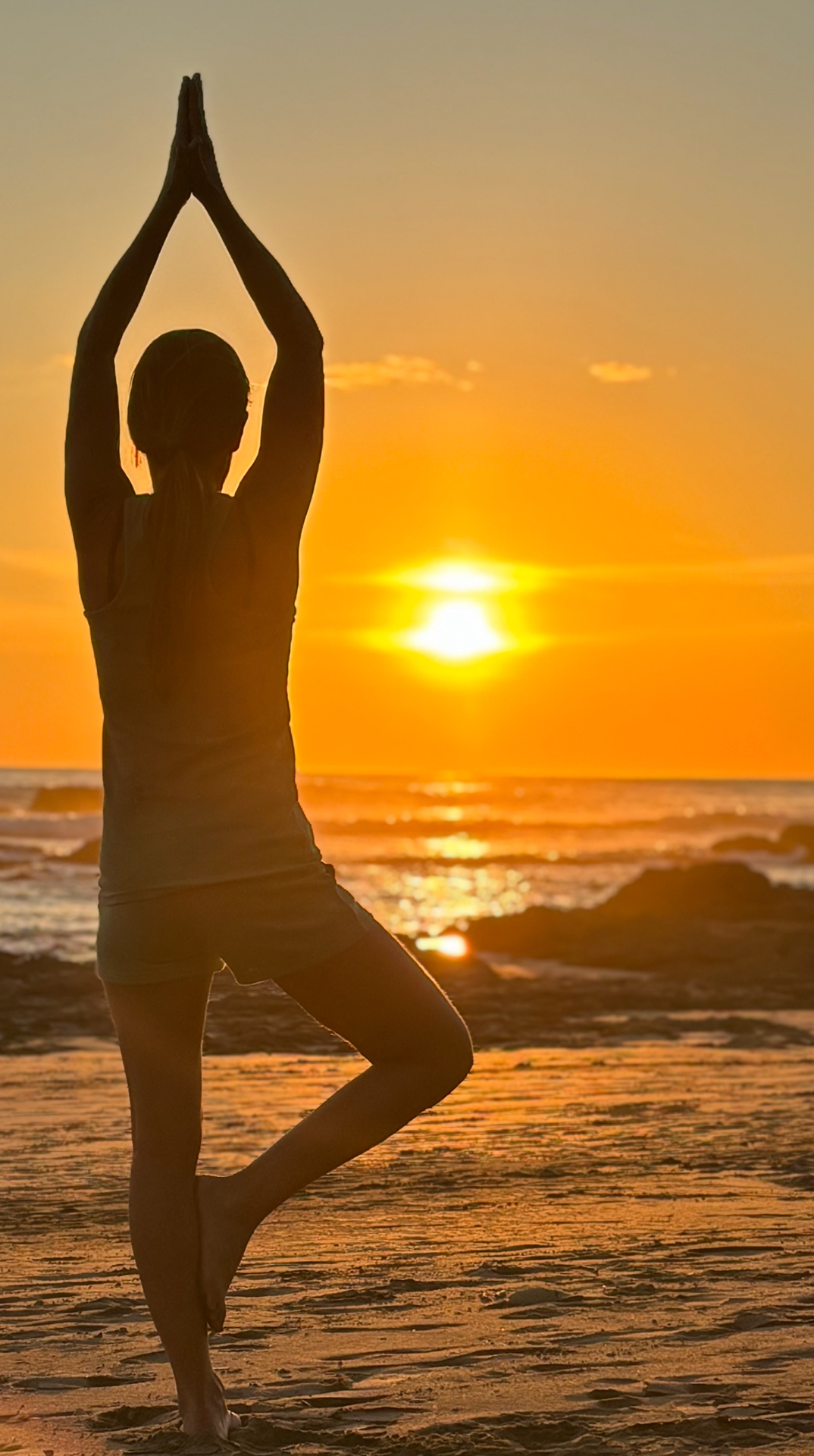 Isa, posture arbre, coucher de soleil